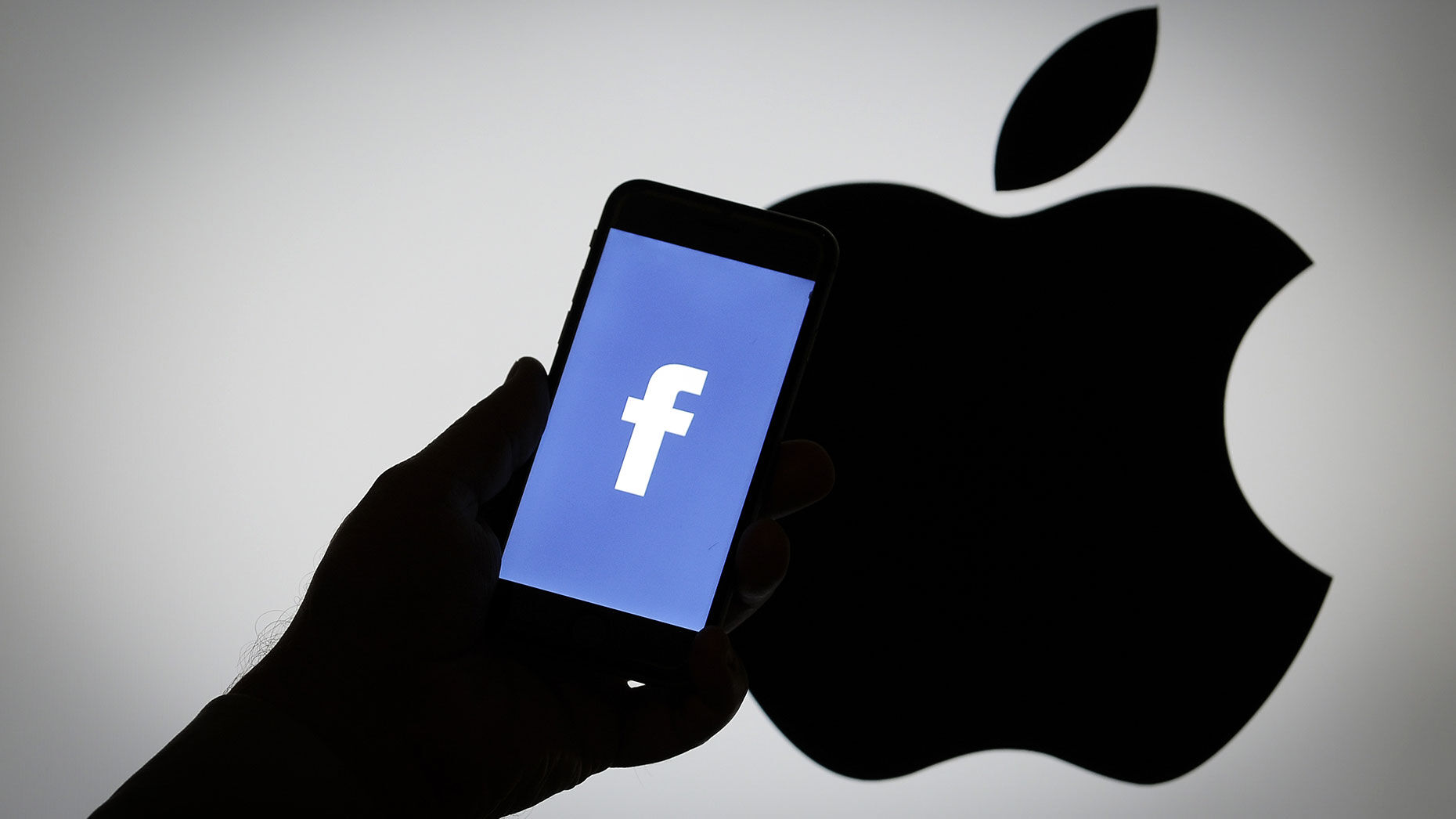 Read more about the article Facebook contra Apple: La polémica por la privacidad de datos